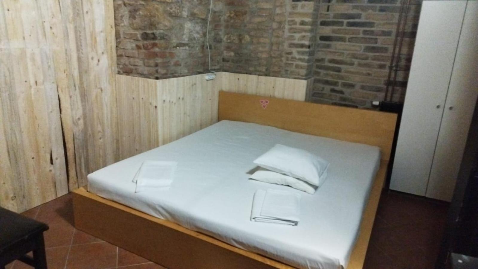 Alba Hostel Praga Esterno foto