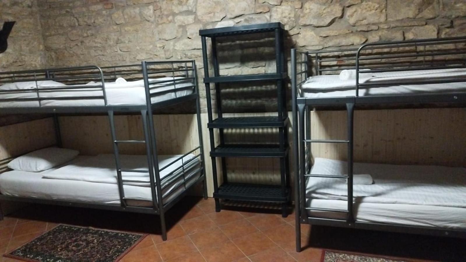 Alba Hostel Praga Esterno foto