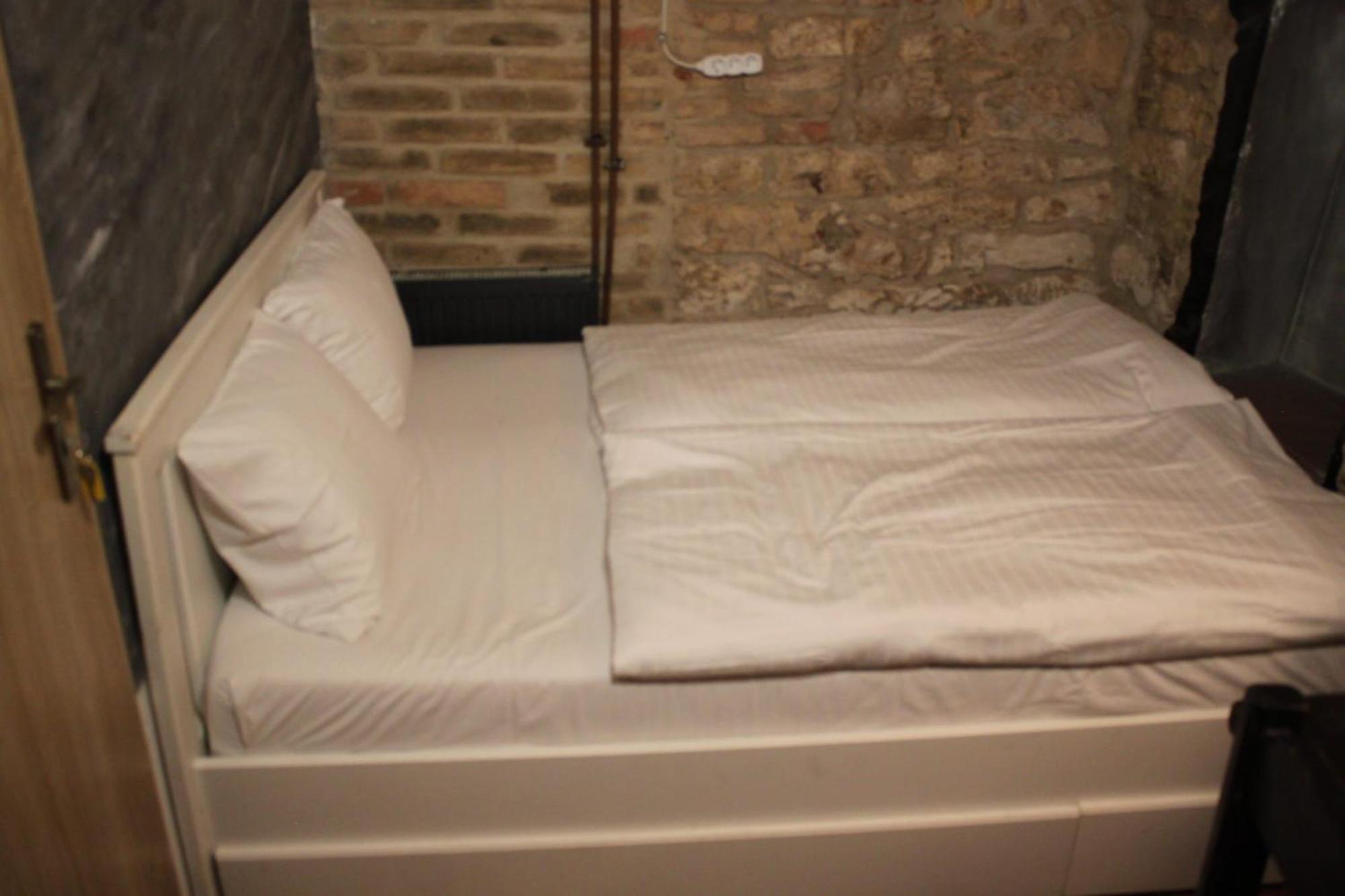 Alba Hostel Praga Esterno foto