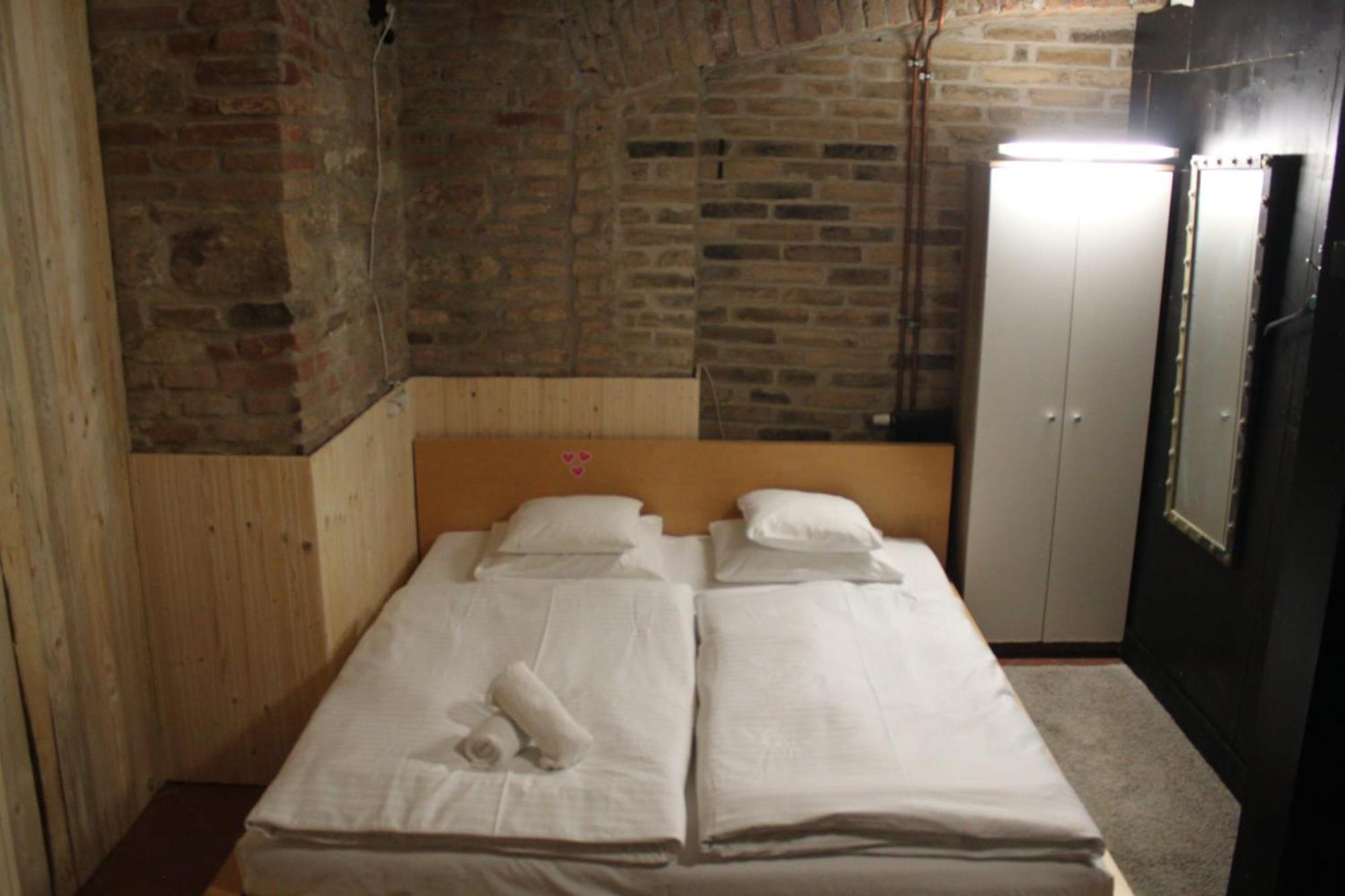 Alba Hostel Praga Esterno foto