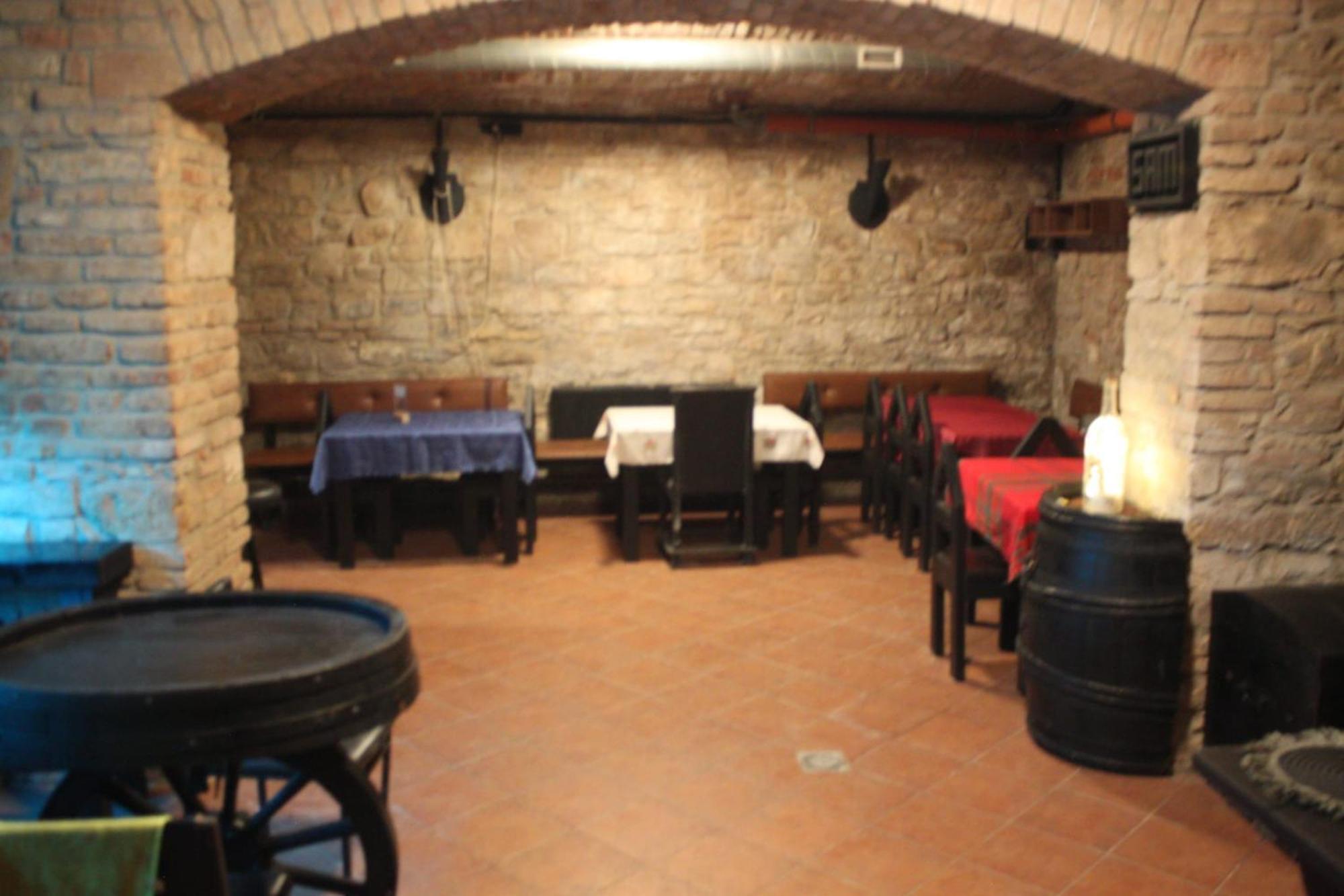Alba Hostel Praga Esterno foto
