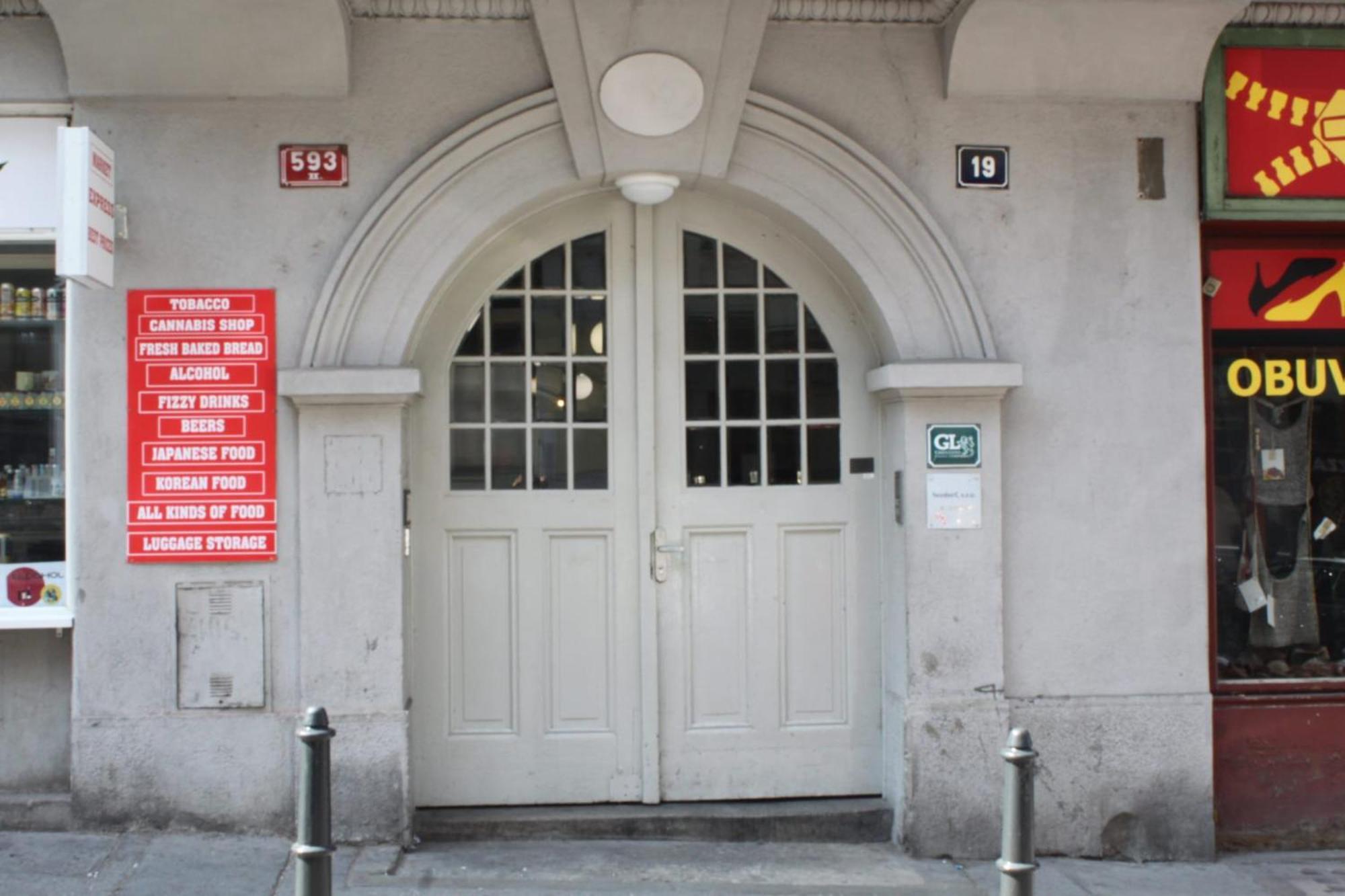 Alba Hostel Praga Esterno foto