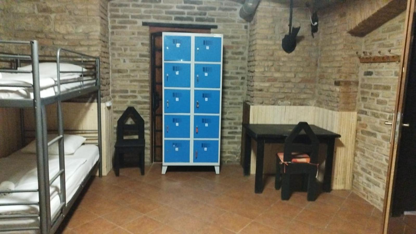Alba Hostel Praga Esterno foto